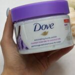 اسکراب بدن لایهبردار داو مدل Crushed Lavender & Coconut Milk - تصویر 3